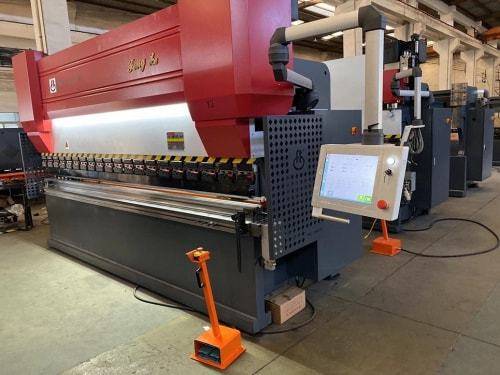 折彎機先行者：豐科機械數(shù)控折彎機助力鈑金加工，更高效更節(jié)能！? 