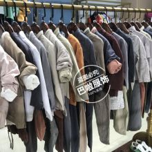 深圳市龍崗區(qū)衣緣軒服裝批發(fā)行 一站式鞋帽零售新體驗(yàn)